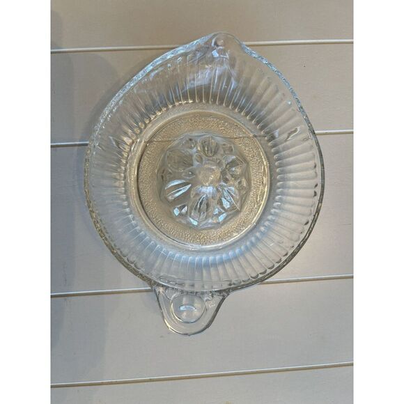 Vintage Hazel-Atlas Clear Heavy Glass Hand Juicer Reamer with Handle & Spout 8"‎ - Picture 1 of 3